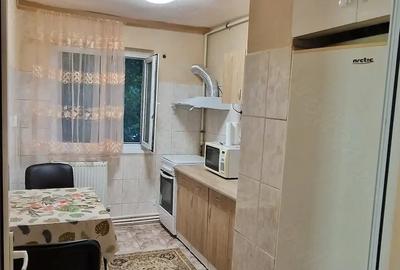 Apartament cu 2 camere decomandat în CET - 7