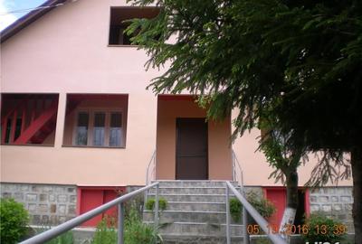 Casă cu 7 camere cu Teren 400 Mp în Greșu - 2