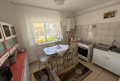 Apartament cu 3 camere decomandat în Cetate - 3