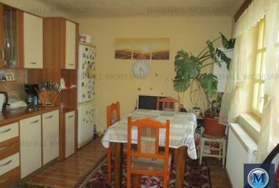 Casă cu 6 camere cu Canalizare în Traian - 2