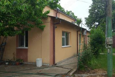 Casă cu 5 camere cu Teren 1100 Mp în Central