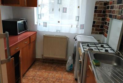 Apartament cu 3 camere decomandat în Est