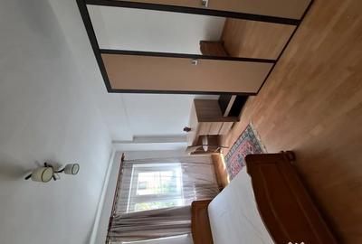 Apartament cu 3 camere decomandat în Exterior Vest