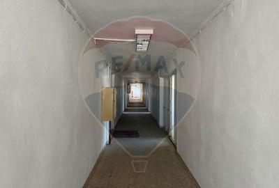 Spațiu comercial, de 2,650 mp, în Sud - 8