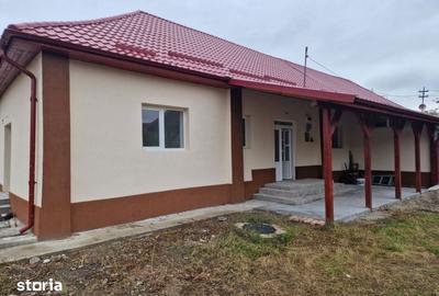 Casă cu 4 camere cu Teren 1000 Mp în Căianu