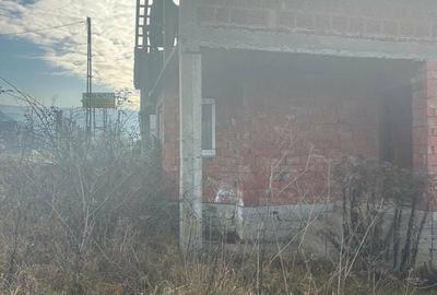 Casă cu 6 camere cu Teren 2625 Mp în Ileanda