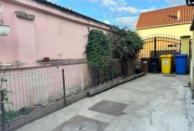 Casă individuală cu 4 camere cu Canalizare în Lazaret