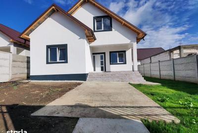 Casă cu 5 camere cu Teren 240 Mp în Lumina