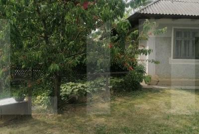 Casă cu 3 camere cu Teren 1724 Mp în Central