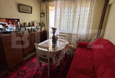Apartament cu 3 camere semidecomandat, mobilat în Central