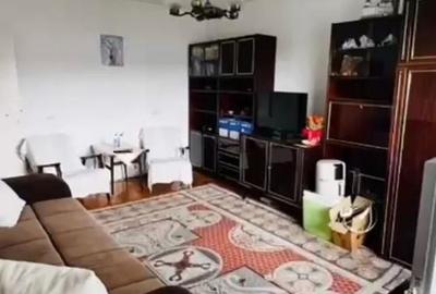 Apartament cu 3 camere decomandat, mobilat în Girocului