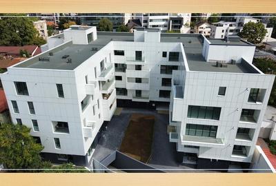 Apartament cu 3 camere semidecomandat în Decebal