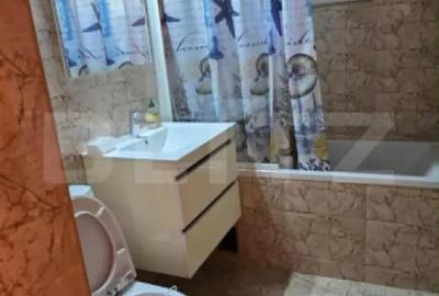 Apartament cu 3 camere semidecomandat în Micro 4
