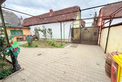 Casă cu 3 camere cu Teren 194 Mp în Lazaret