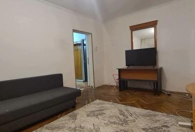 Apartament cu 2 camere decomandat, mobilat în Central