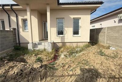 Duplex cu 3 camere cu Canalizare în Moșnița Nouă