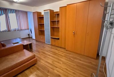 Apartament cu 3 camere decomandat în George Enescu