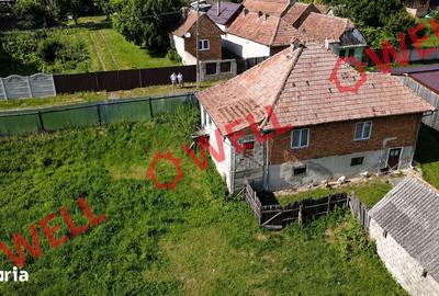 Casă cu 4 camere cu Teren 1185 Mp în Apața