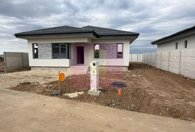 Casă individuală cu 4 camere cu Canalizare în Dragomirești-Vale