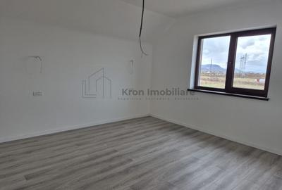 Casă individuală cu 4 camere cu Canalizare în Sânpetru - 16
