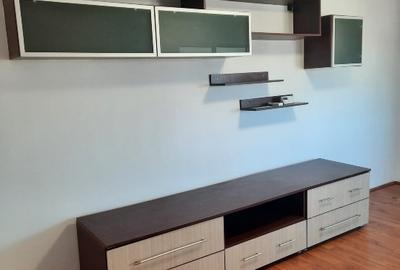 Apartament cu 3 camere decomandat în Aluniș