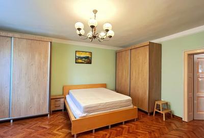 Apartament cu 3 camere decomandat, mobilat în Central