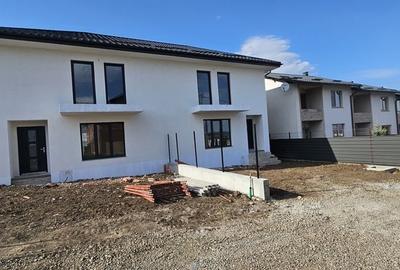 Casă cu 4 camere cu Teren 200 Mp în Ipotești