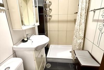 Apartament cu 3 camere semidecomandat în Romană