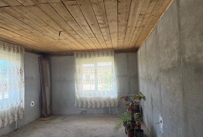 Casă cu 2 camere cu Teren 750 Mp în Central