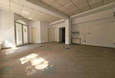 Casă individuală cu 11 camere cu Canalizare în Central - 11