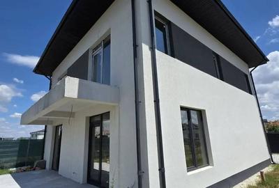 Casă cu 4 camere în Central
