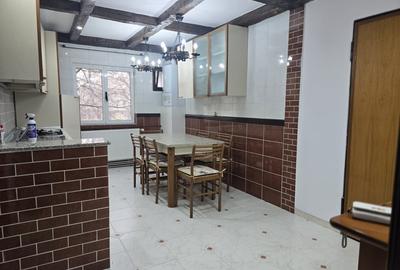Apartament cu 3 camere decomandat, mobilat în Aradului