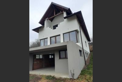 Casă cu 7 camere cu Garaj în Cara - 2