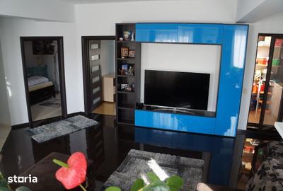 Apartament cu 3 camere decomandat în Băneasa