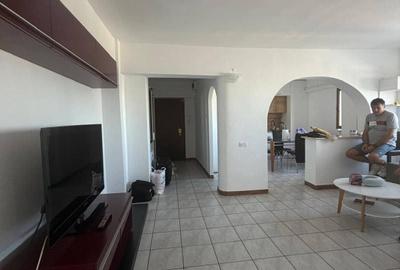 Apartament cu 3 camere decomandat în Giroc