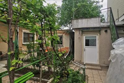 Casă cu 3 camere decomandat cu Canalizare în Universitate - 2