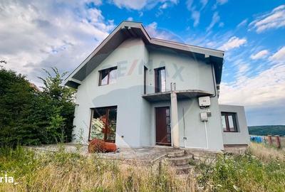 Casă cu 4 camere în Hidiș
