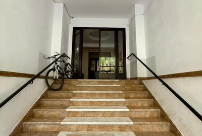 Apartament cu 3 camere semidecomandat în Cișmigiu