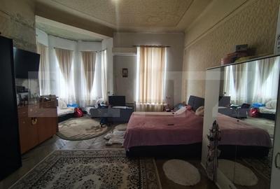 Apartament cu 5 camere decomandat, mobilat în Central