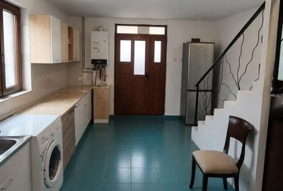 Casă cu 3 camere cu Teren 400 Mp în Central