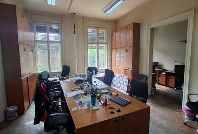 Apartament cu 4 camere în Central