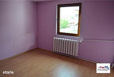 Casă cu 4 camere cu Teren 800 Mp în Central