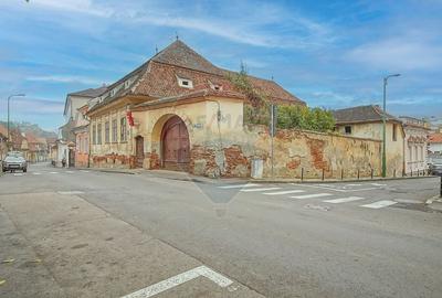 Casă cu 5 camere cu Teren 479 Mp în Schei - 1