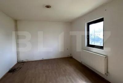 Casă cu 10 camere cu Teren 1200 Mp în Rădăuți