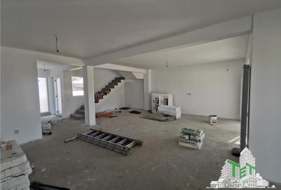 Casă individuală cu 4 camere cu Canalizare în Dragomirești-Deal - 4