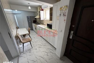 Apartament cu 3 camere semidecomandat în Central