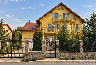 Casă cu 8 camere cu Canalizare în Periferie