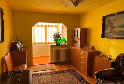 Apartament cu 3 camere decomandat în Vasile Aaron