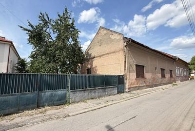 Casă individuală cu 5 camere cu Canalizare în Central