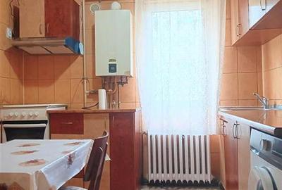 Apartament cu 2 camere semidecomandat, mobilat în Podu Roș